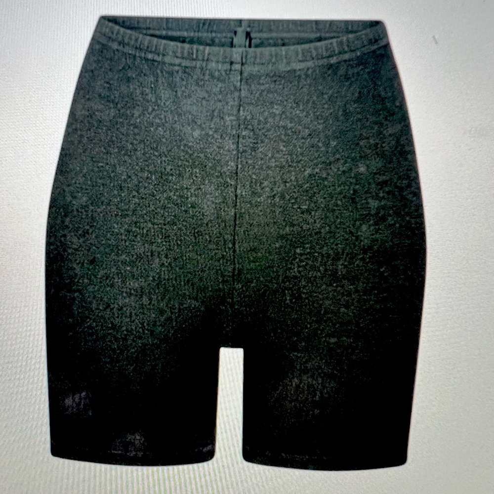 Skims Outdoor Biker  shorts  size xs Ash  sold out